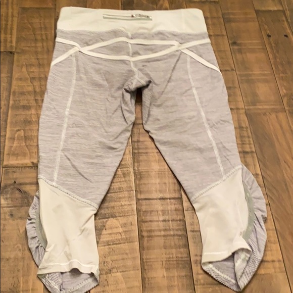 Lululemon gray/white stripe Capri size 4 - Picture 8 of 16